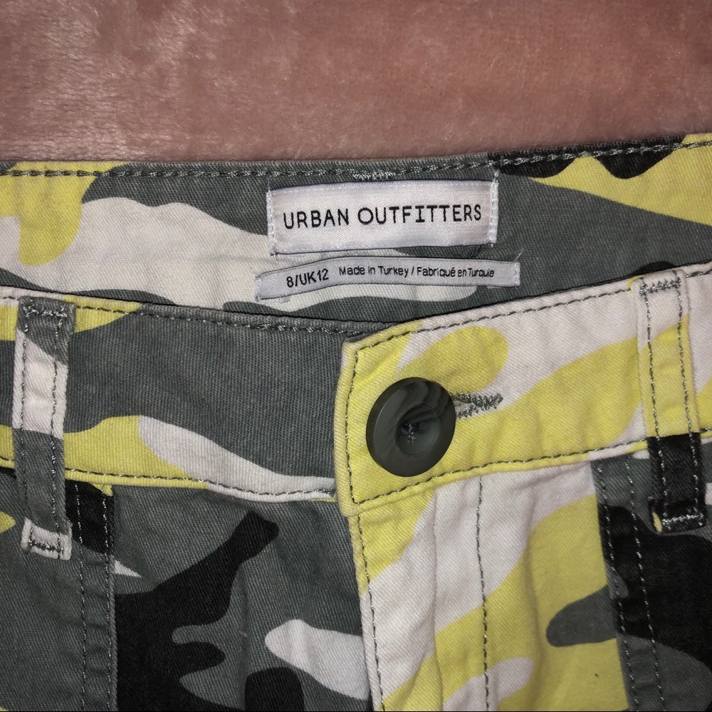 *SOLD* Urban Outfitters Authentic Camo Cargo Pants - Picture 4 of 4